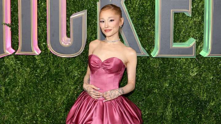 Ariana Grande sends sweet gift to 9