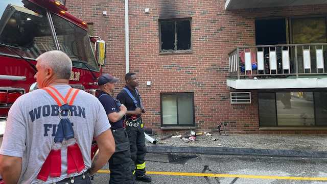 Residents rescue bedridden woman from burning apartment building