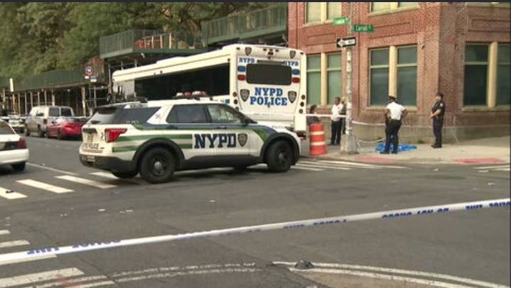 2 gunmen among 3 killed in New York City bar shooting, police say; 2 other shooters still at large