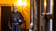 El Arzobispo de Oviedo desata la polémica: "¿Dónde está la reciprocidad negada de los moritos con los cristianos que asesinan en sus territorios?"