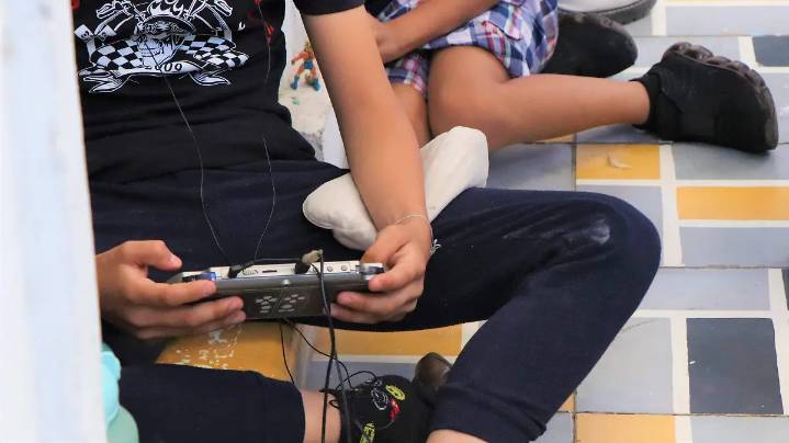 ¿Tus hijos pasan horas jugando? Psicólogos revelan los límites saludables y los efectos negativos de los videojuegos