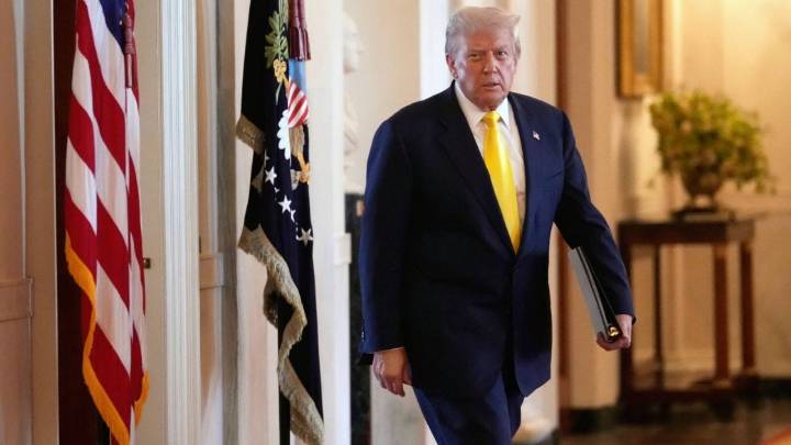 Trump firma en secreto orden ejecutiva para que el Pentágono ataque a cárteles designados como terroristas, revela The New York Times