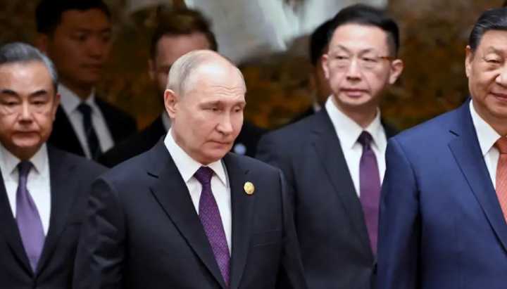 Putin llega a Pekín para cumbre de líderes convocados por Xi Jinping