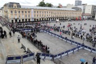 Colombia despide a Miguel Uribe Turbay en una Plaza de Bolívar silenciada por el luto