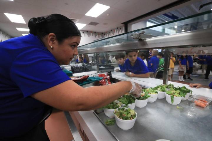 Breakfast burritos to birria tacos: Behind the scenes of El Paso school cafeterias amid new USDA guidelines