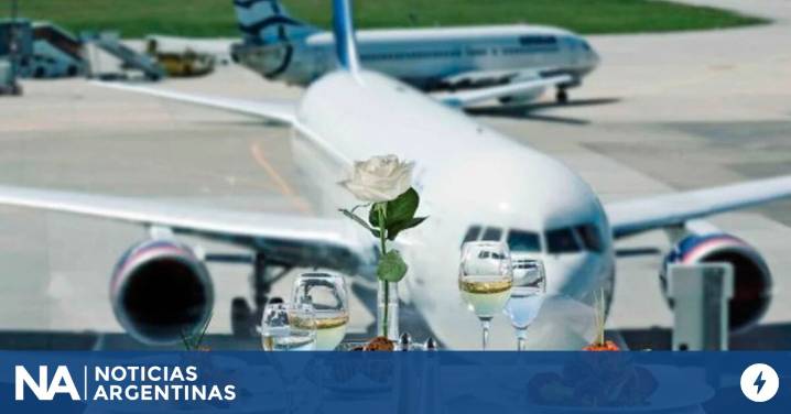 El Gobierno de Milei cumplió y dolarizó: viajeros gastan afuera 100 diarios, como cada hogar del país