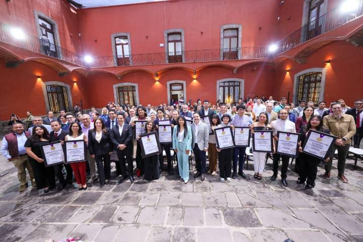Gobernadora Cuéllar entrega el Premio Estatal de la Juventud 2025