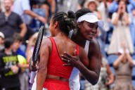 Venus Williams wins a US Open women's doubles match for the 1st time since 2014