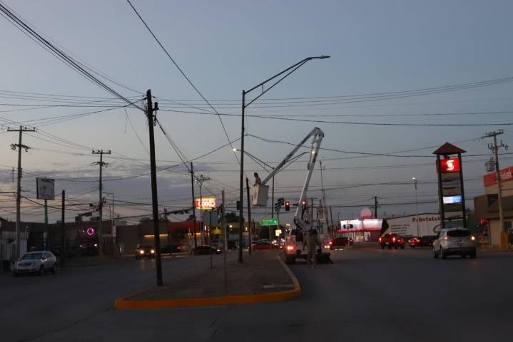 Lleva Servicios Públicos Cruzada Nocturna en avenida Valentín Fuentes