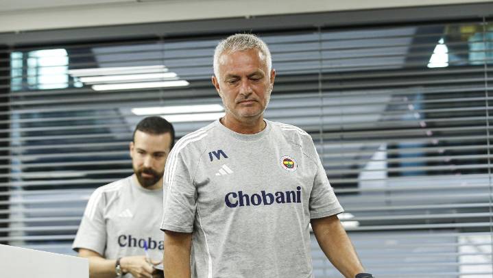 Entre lágrimas, Mourinho recuerda a Jorge Costa como un gran capitán