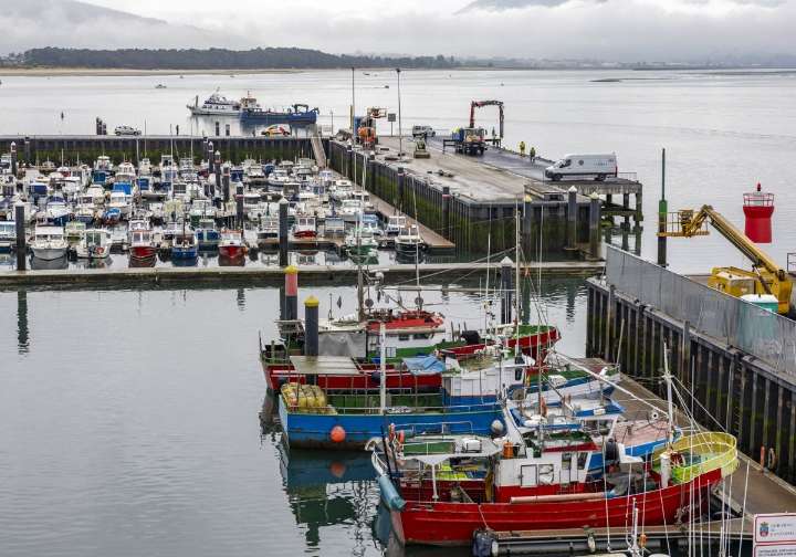 El dragado del puerto de Santoña estará concluido a finales de agosto