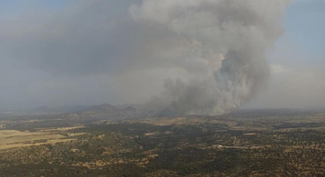 Un gran incendio forestal en la provincia de Toledo comienza a afectar a Extremadura