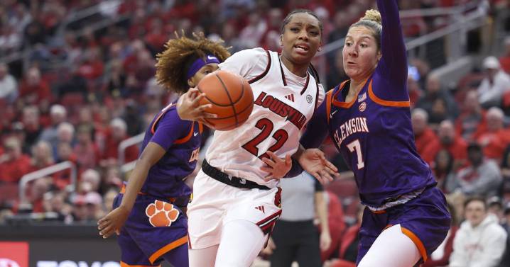 CRAWFORD | As the rich get richer, Louisville women's basketball just schedules tougher