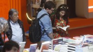 Solo la mitad de los que visitan la Feria del Libro compran libros