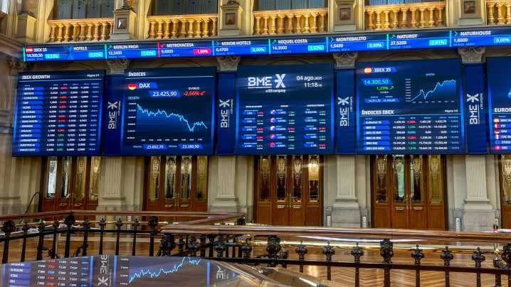 El IBEX 35 se recupera con una subida del 1,84% y consolida los 14.300 puntos, animado por la banca
