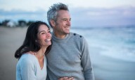 Estudio revela que las mujeres prefieren hombres mayores con estabilidad emocional