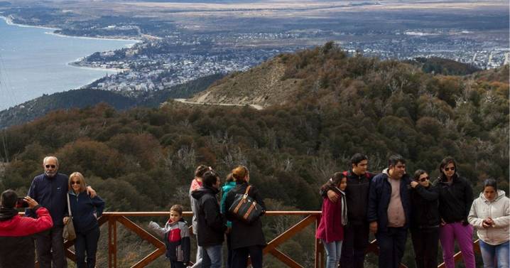 Un viaje a las alturas: los chicos suben una semana gratis al Cerro Otto en Bariloche