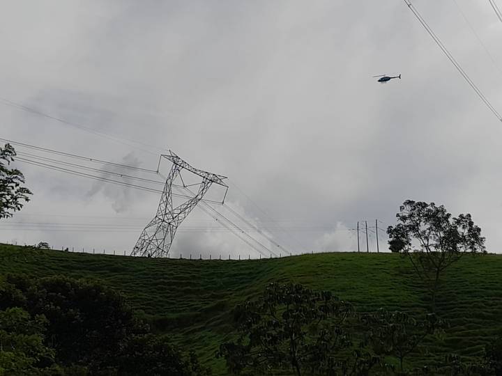 Atentan con explosivos contra torre de energía en Maceo, Antioquia
