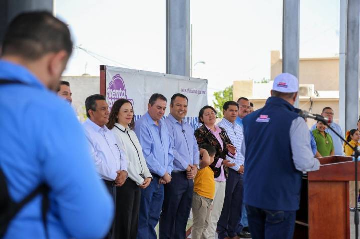 Presenta Jesús Valenciano en su Informe techumbres que dignifican la educación en Delicias