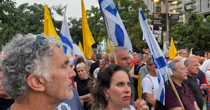 Hundreds of retired air force officers protest Israel's war in Gaza