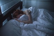 Cuándo acudir al médico. El síntoma nocturno que puede indicar inicio de cáncer de huesos, de hígado o leucemia