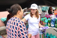 Lleva María Bárbara información de Punto Violeta a mercados de Saltillo