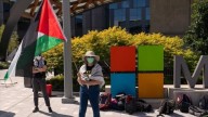 7 empleados y exempleados de Microsoft arrestados por ocupar oficina del Pdte. de Microsoft por sus vínculos con Israel