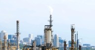 How much money do refineries contribute to Utah?