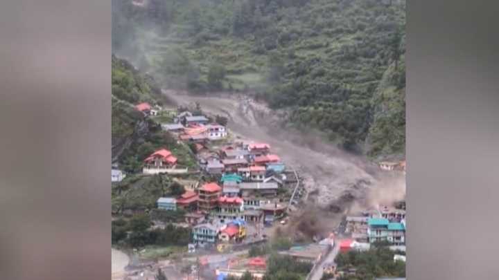 Al menos cuatro muertos y 100 desaparecidos por las inundaciones en la India