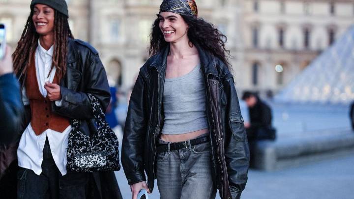 How To Wear Grey Jeans Like An Off-Duty Model For Autumn
