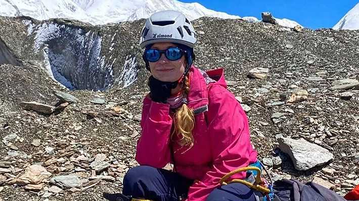 La angustiante historia de Natalia Nagovitsyna, la alpinista rusa que lleva dos semanas atrapada a más de siete mil metros de altura Su hijo cree que está viva.