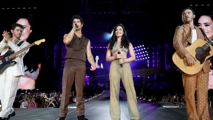 Los Jonas Brothers y Demi Lovato reviven la magia de «Camp Rock» después de 15 años