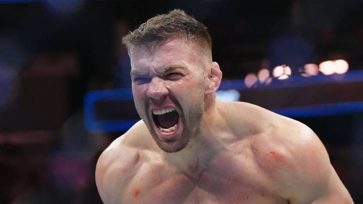 Ex-UFC fighter drops wild claim about Dricus du Plessis' future after Khamzat fight