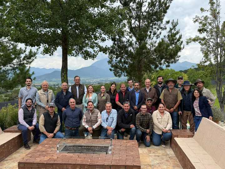 Van en Arteaga por control de asentamientos campestres irregulares