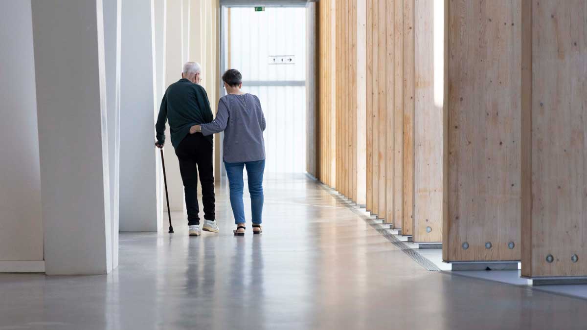 A Coruña abre a consulta pública para mejorar el servicio de ayuda a domicilio