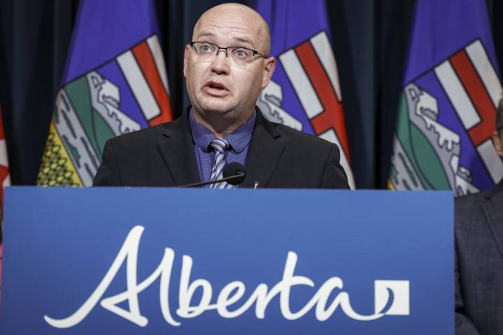 Alberta cabinet minister to follow rules after late-night Feucht legislature tour