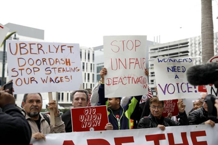 California lawmakers reach deal with Uber, Lyft that would allow drivers to unionize
