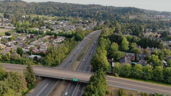 Man charged after leaving 4-year-old child on highway shoulder
