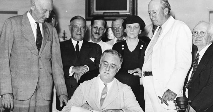 Commentary: Social Security turns 90 this week. Republicans are trying to keep it from reaching 100