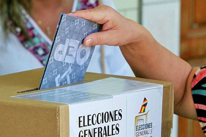 Bolivia acude a las urnas en medio de denuncias de campaña...