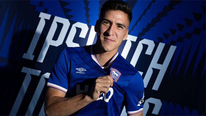 Se oficializa polémico cambio de club de Marcelino Núñez en Inglaterra: Dónde jugará, por cuánto firma y el provocador video de presentación