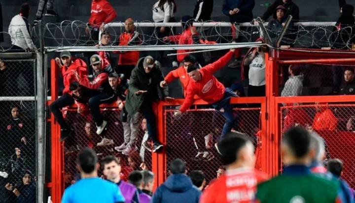 Embajador de Chile en Argentina confirmó que hincha de la U "está grave"
