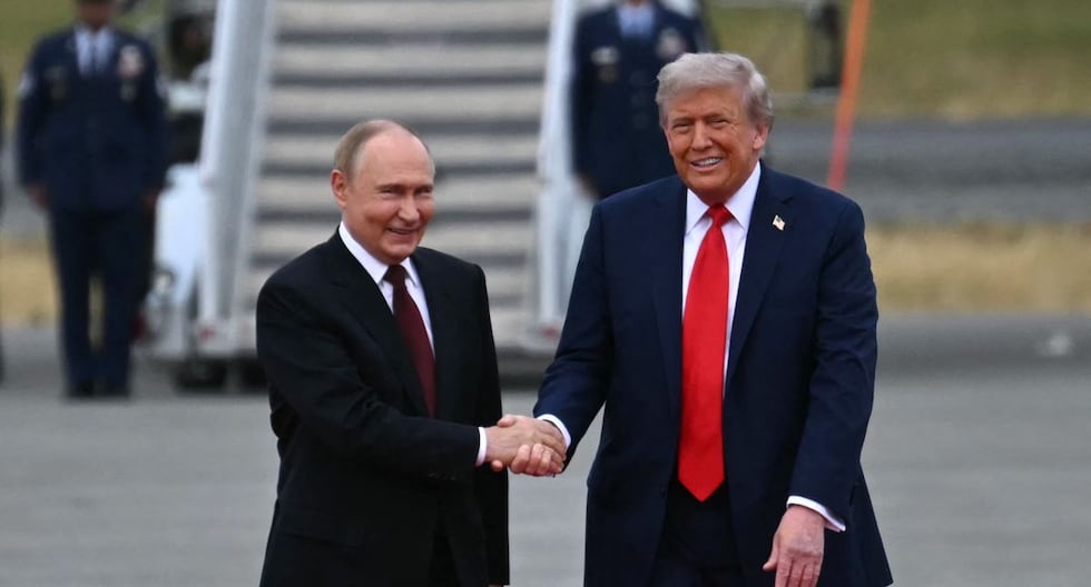 Guerra Rusia-Ucrania La cumbre entre Donald Trump y Vladimir Putin sobre Ucrania comenzó con un apretón de manos | Estados Unidos 