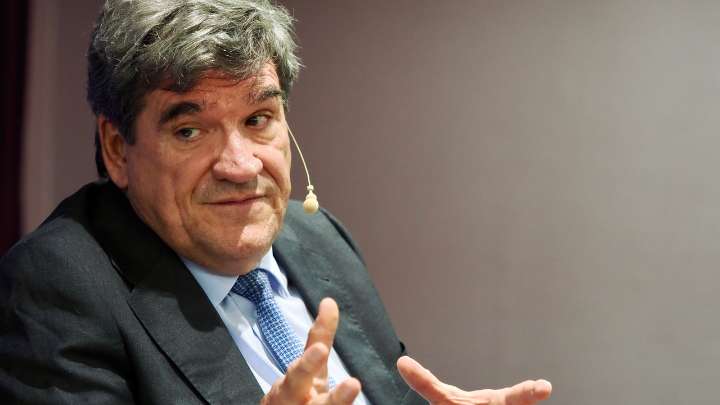 Descubrimos la ruta del golf de José Luis Escrivá, gobernador del Banco de España, por Portugal