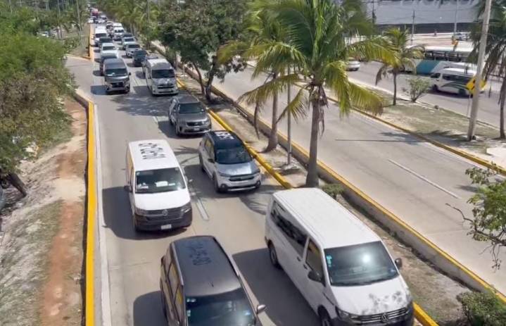 CONFLICTO RECURRENTE EN EL AEROPUERTO: Protestan transportistas contra el servicio de plataformas digitales en Cancún