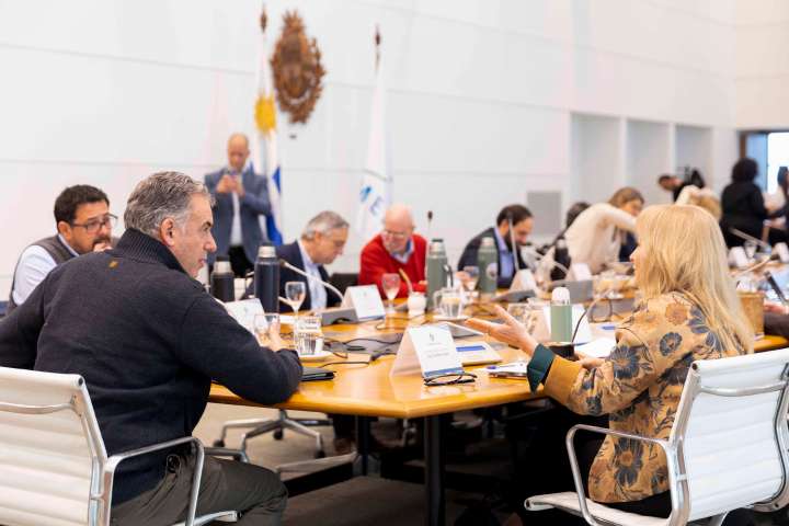 Ley de Presupuesto quinquenal de Uruguay pondrá foco en la infancia y la adolescencia