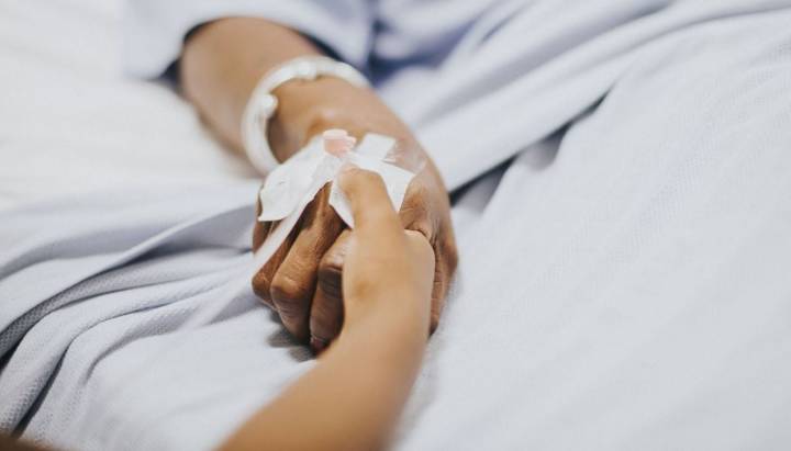 "Tuvo suerte": Hombre sobrevivió dos días con una flecha en la cabeza en Italia