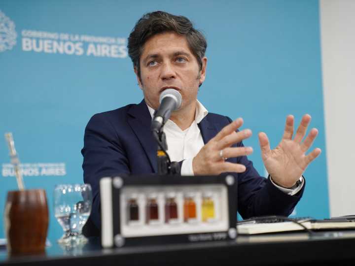 Kicillof volvió a acusar a Milei de armar noticias falsas en su contra: lo trató de "estafador" y que sus candidatos en la Provincia son "impresentables"