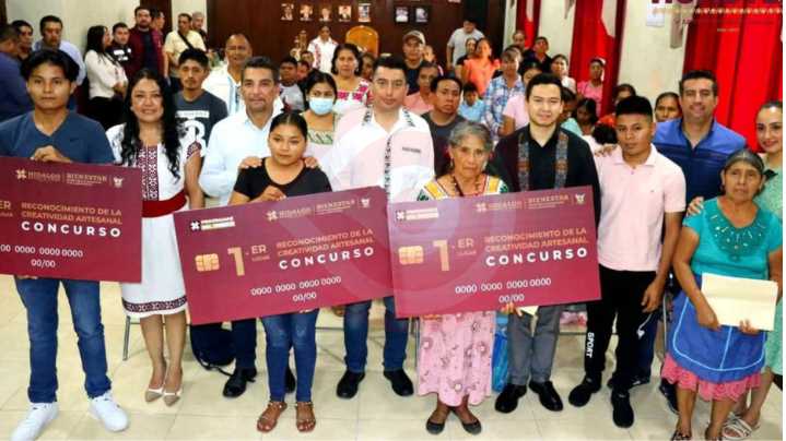 Reconocen a artesana huautlense en concurso regional