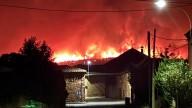El incendio de la Valdería evoluciona favorablemente, mientras los vecinos esperan volver a sus casas